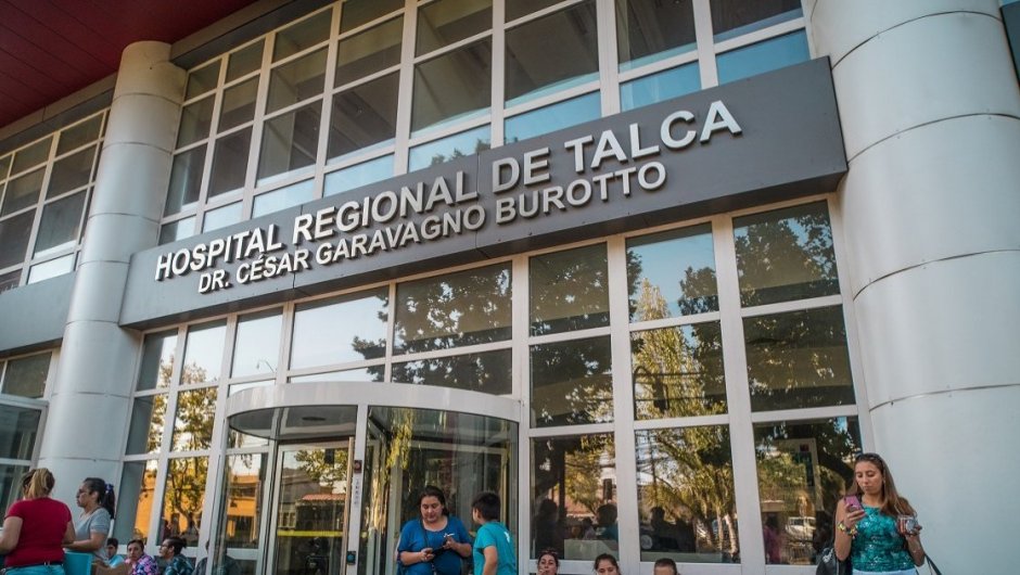 Entrada del Hospital Regional de Talca. (Foto: Barbara Ramos). 